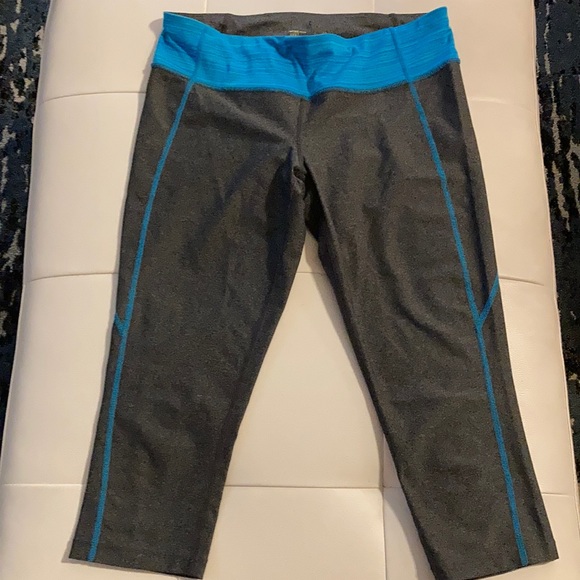 Gray Xersion Workout Capri Tights 